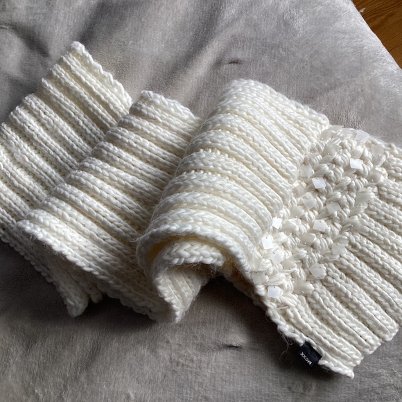 MEXX CREAM THICK PLUSH KNIT SCARF WITH EMBELLISHED HEM DETAIL - Picture 7 of 9